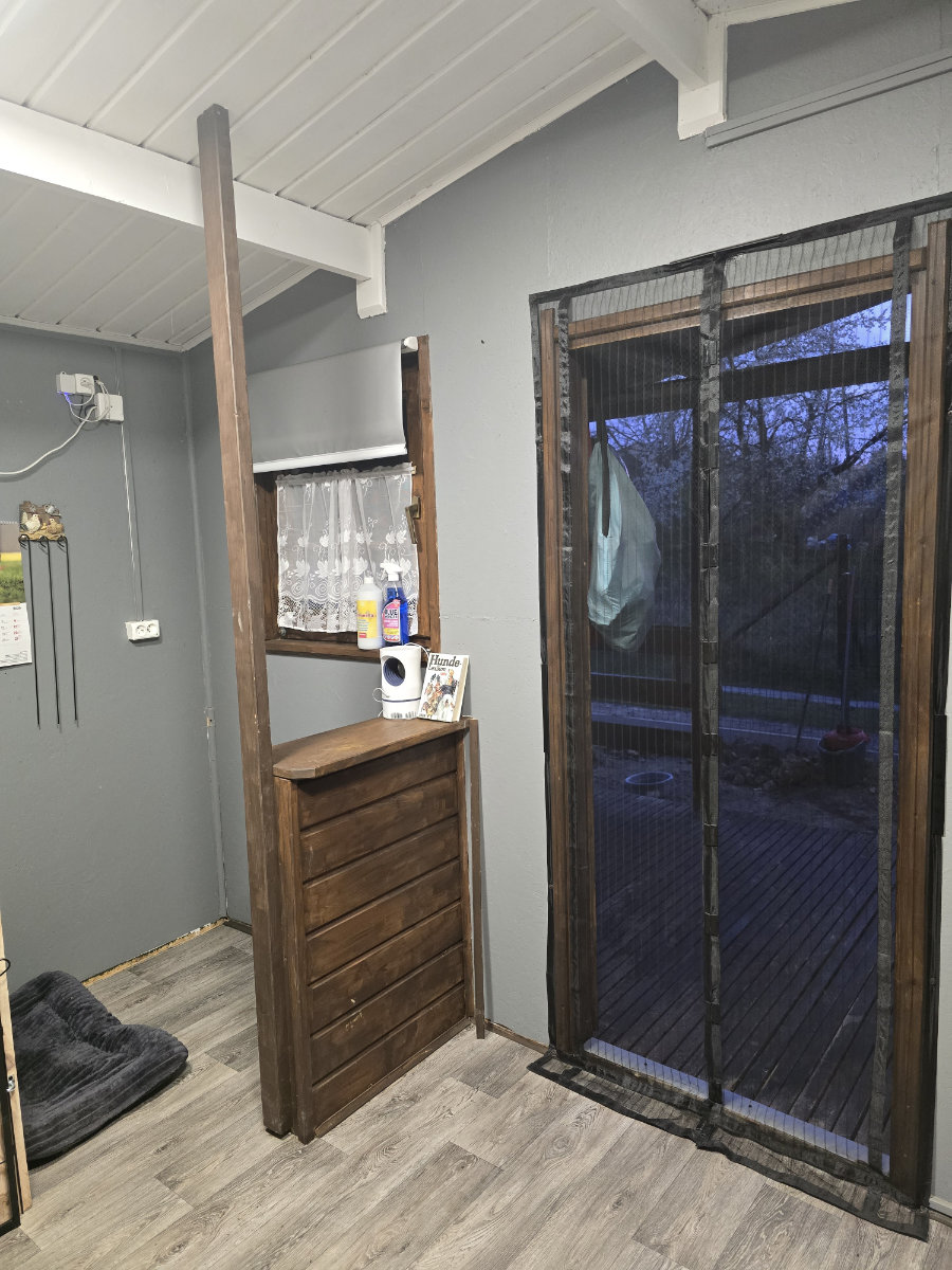 Wnętrze hotelu - widok na wejście.